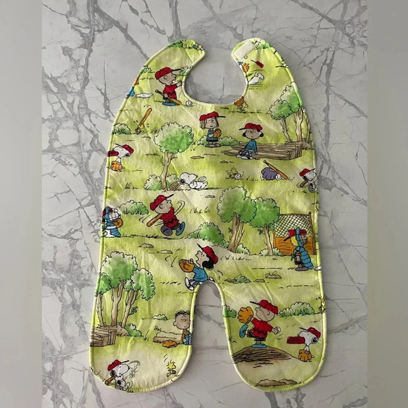 Charlie  Brown & Peanuts Characters Baseball Lap Bib Handmade - Picture 1 of 3